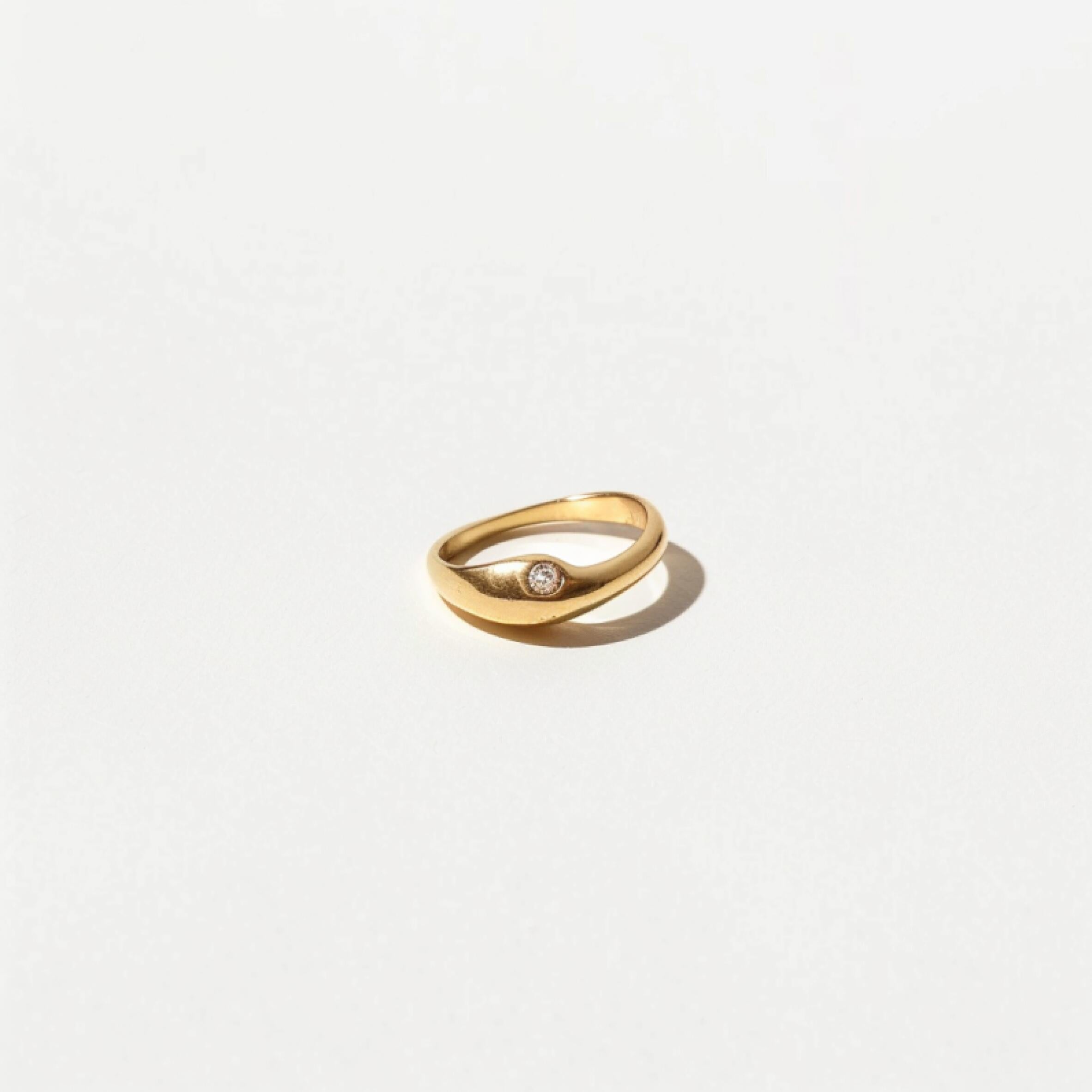 Solara curve Ring